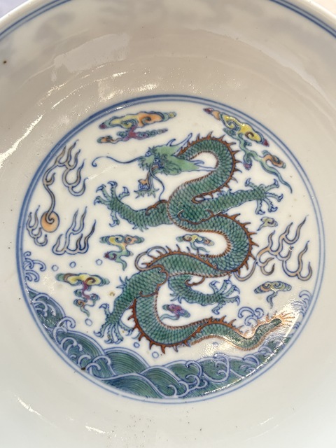 古玩陶瓷清晚期 斗彩龍紋盤真品鑒賞圖