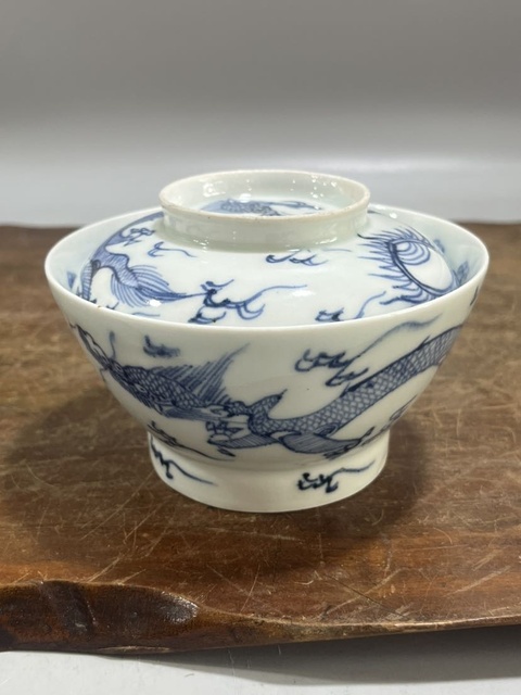 古玩陶瓷青花云龍紋蓋碗真品鑒賞圖