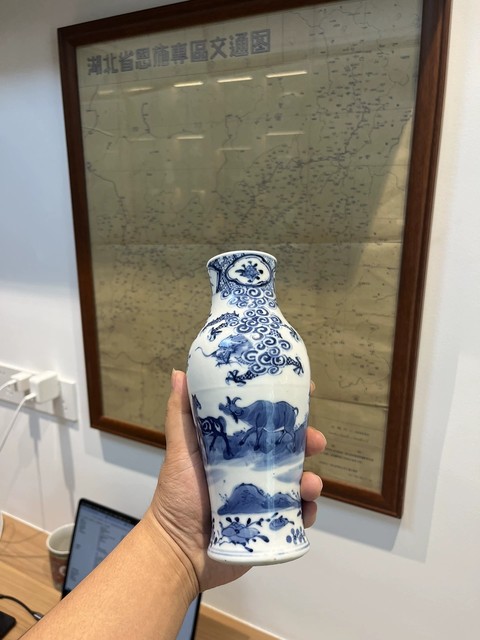 古玩陶瓷青花十二生肖圖橄欖瓶真品鑒賞圖