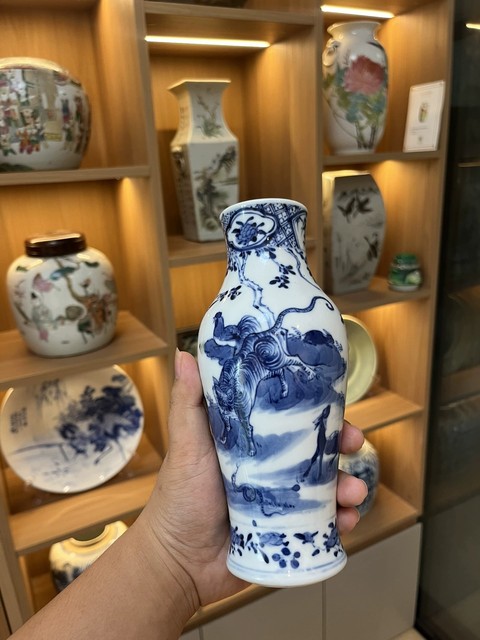 古玩陶瓷青花十二生肖圖橄欖瓶真品鑒賞圖