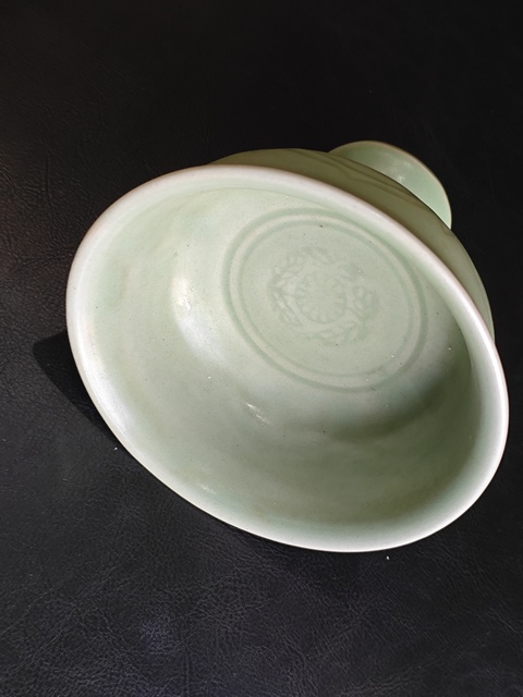 古玩玉器龍泉窯高足杯真品鑒賞圖