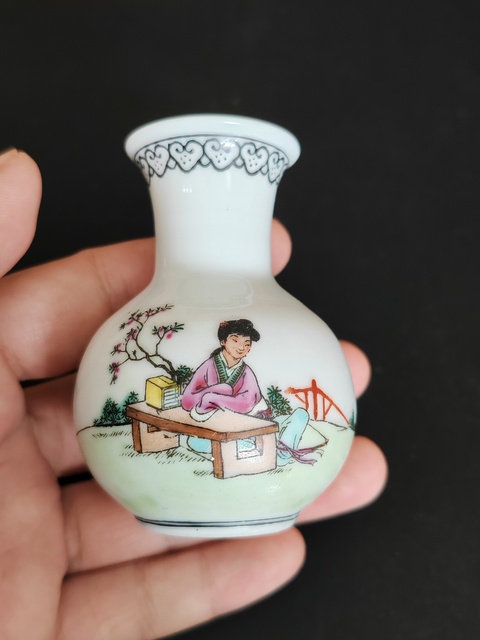 古玩陶瓷仕女瓶拍賣，當前價格88元