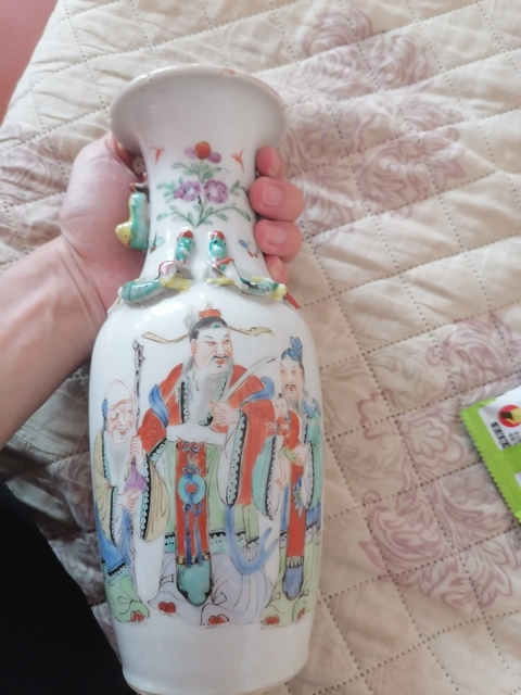 古玩陶瓷粉彩人物故事雙耳瓶真品鑒賞圖