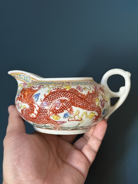 古玩陶瓷龍鳳紋粉彩奶壺真品鑒賞圖