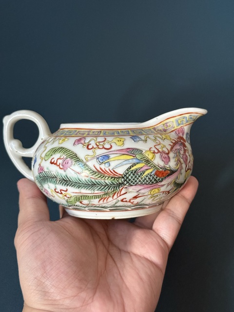 古玩陶瓷龍鳳紋粉彩奶壺真品鑒賞圖