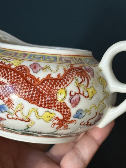 古玩陶瓷龍鳳紋粉彩奶壺真品鑒賞圖