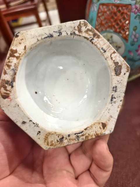 古玩陶瓷松石綠粉彩鏤空花卉紋宮燈真品鑒賞圖