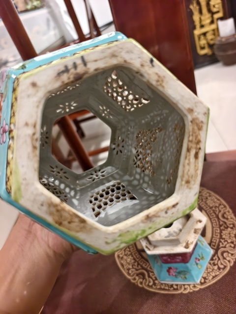 古玩陶瓷松石綠粉彩鏤空花卉紋宮燈真品鑒賞圖
