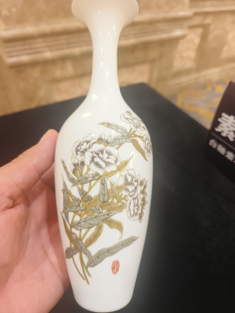古玩陶瓷彩繪薄胎瓶真品鑒賞圖