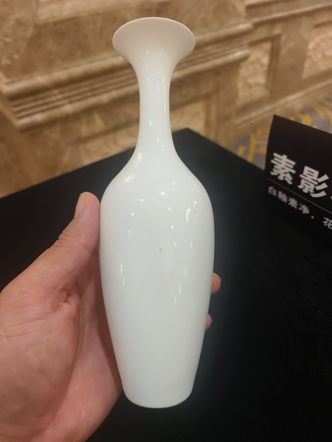 古玩陶瓷彩繪薄胎瓶真品鑒賞圖
