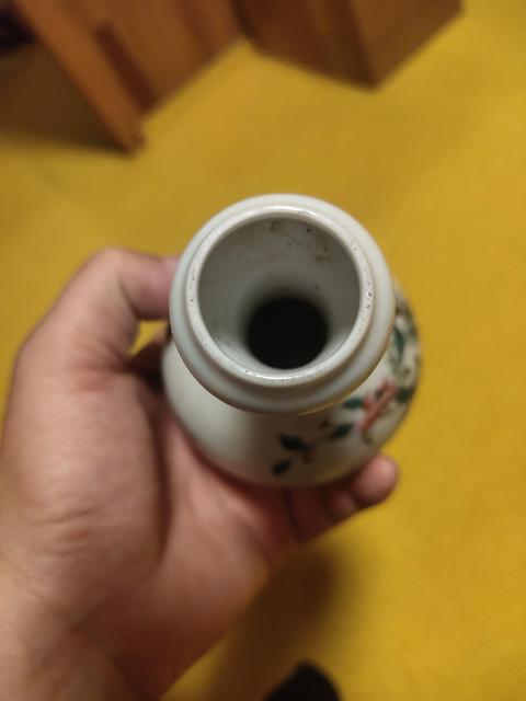 古玩陶瓷花蝶紋粉彩洗口瓶真品鑒賞圖