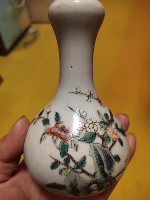 古玩陶瓷花蝶紋粉彩洗口瓶真品鑒賞圖