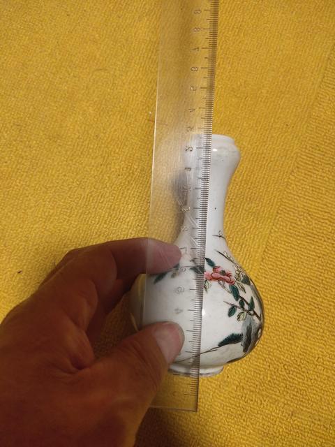 古玩陶瓷花蝶紋粉彩洗口瓶真品鑒賞圖