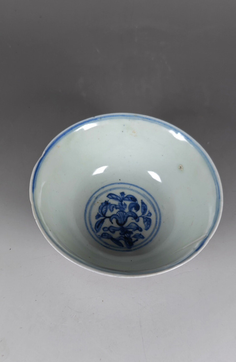 古玩陶瓷青花花卉紋碗真品鑒賞圖