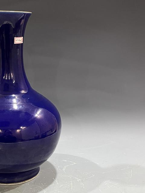 古玩陶瓷霽藍釉描金龍紋賞瓶真品鑒賞圖