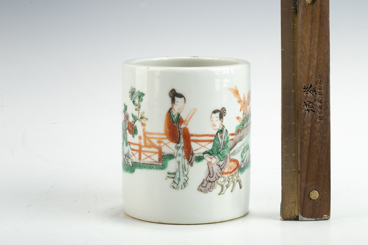 古玩陶瓷民國·五彩仕女圖筆筒真品鑒賞圖