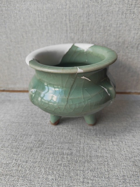 古玩陶瓷龍泉青瓷鬲式爐真品鑒賞圖