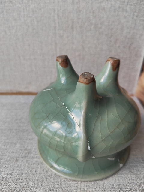 古玩陶瓷龍泉青瓷鬲式爐真品鑒賞圖