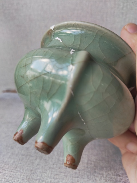 古玩陶瓷龍泉青瓷鬲式爐真品鑒賞圖