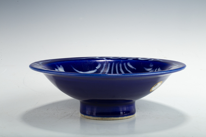 古玩陶瓷清中·霽藍(lán)釉堆白花卉紋高足碗真品鑒賞圖