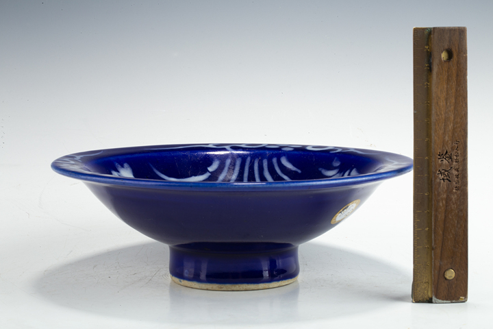 古玩陶瓷清中·霽藍(lán)釉堆白花卉紋高足碗真品鑒賞圖