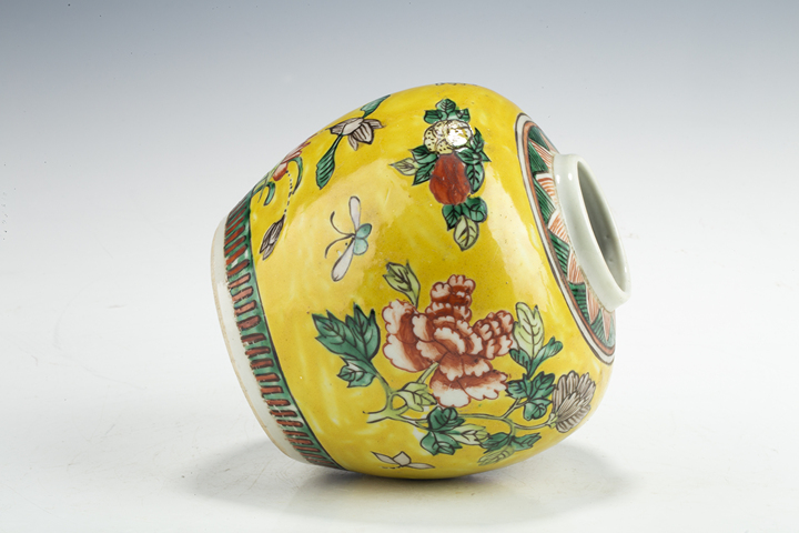 古玩陶瓷清晚·黃地五彩花卉紋罐真品鑒賞圖