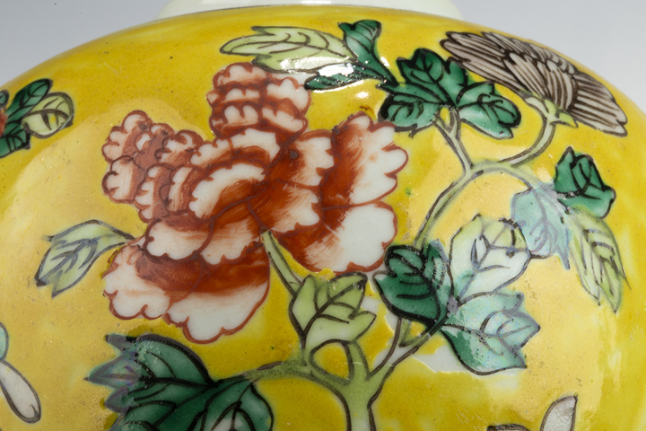 古玩陶瓷清晚·黃地五彩花卉紋罐真品鑒賞圖