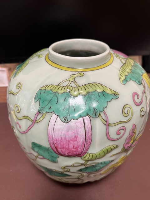 古玩陶瓷青釉粉彩瓜瓞綿綿蓋罐真品鑒賞圖