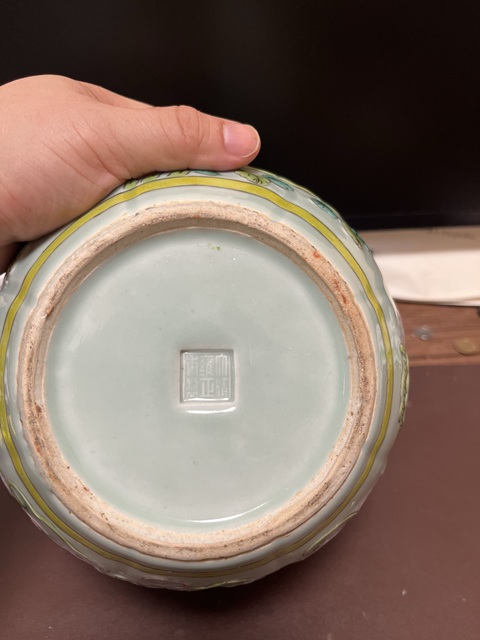 古玩陶瓷青釉粉彩瓜瓞綿綿蓋罐真品鑒賞圖