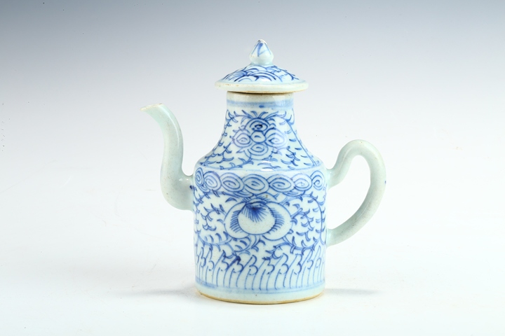 古玩陶瓷清中·青花線描花卉紋壺真品鑒賞圖