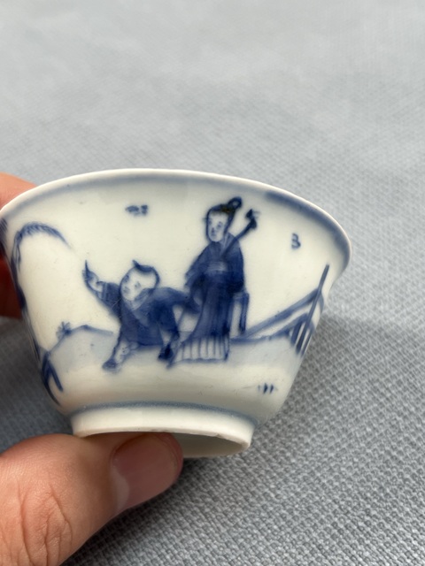 古玩陶瓷三娘教子圖青花杯真品鑒賞圖