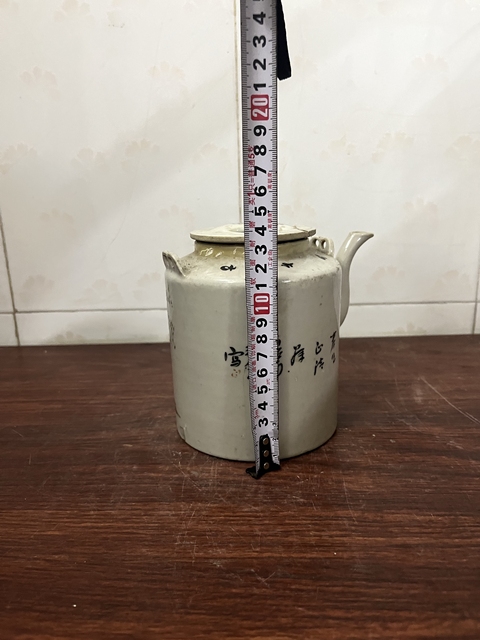 古玩陶瓷粉彩庭院侍女嬰幼紋茶壺真品鑒賞圖