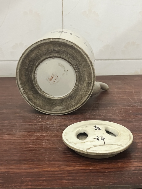 古玩陶瓷粉彩庭院侍女嬰幼紋茶壺真品鑒賞圖