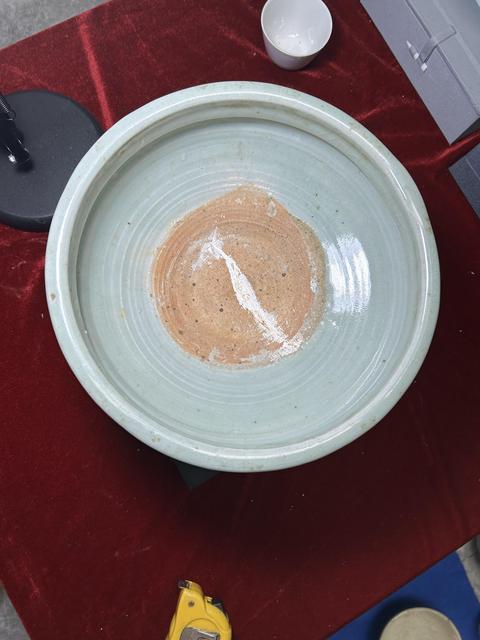 古玩陶瓷青釉三足香爐真品鑒賞圖