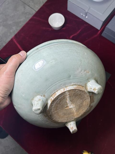 古玩陶瓷青釉三足香爐真品鑒賞圖