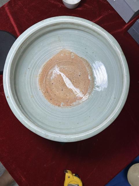 古玩陶瓷青釉三足香爐真品鑒賞圖