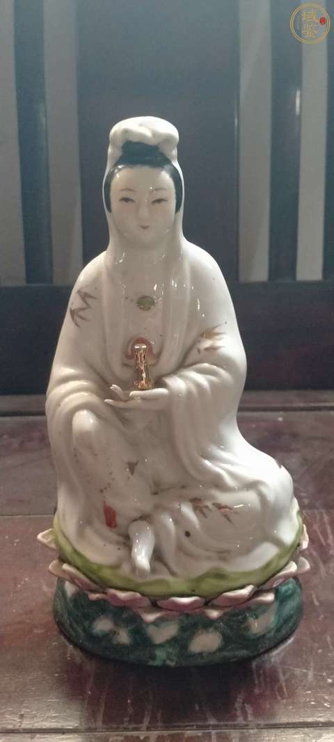 古玩陶瓷粉彩觀音造像真品鑒賞圖