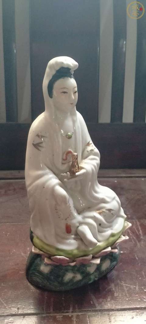 古玩陶瓷粉彩觀音造像真品鑒賞圖