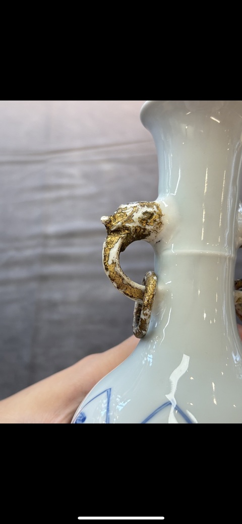 古玩陶瓷樹葉款仕女嬰戲紋描金環耳瓶真品鑒賞圖