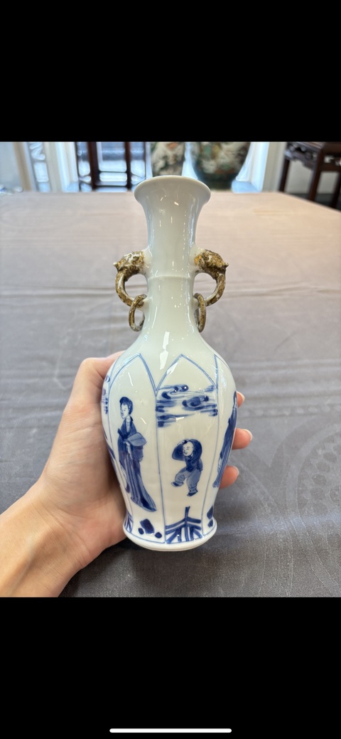 古玩陶瓷樹葉款仕女嬰戲紋描金環耳瓶真品鑒賞圖