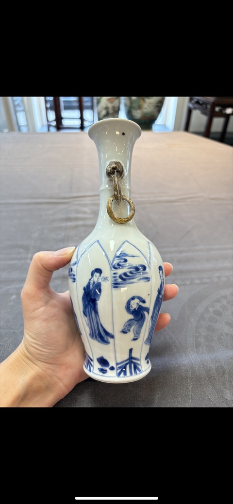 古玩陶瓷樹葉款仕女嬰戲紋描金環耳瓶真品鑒賞圖