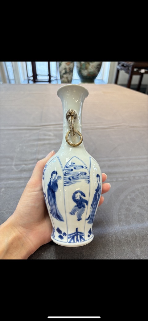 古玩陶瓷樹葉款仕女嬰戲紋描金環耳瓶真品鑒賞圖