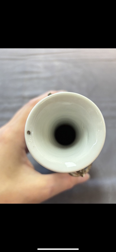 古玩陶瓷樹葉款仕女嬰戲紋描金環耳瓶真品鑒賞圖