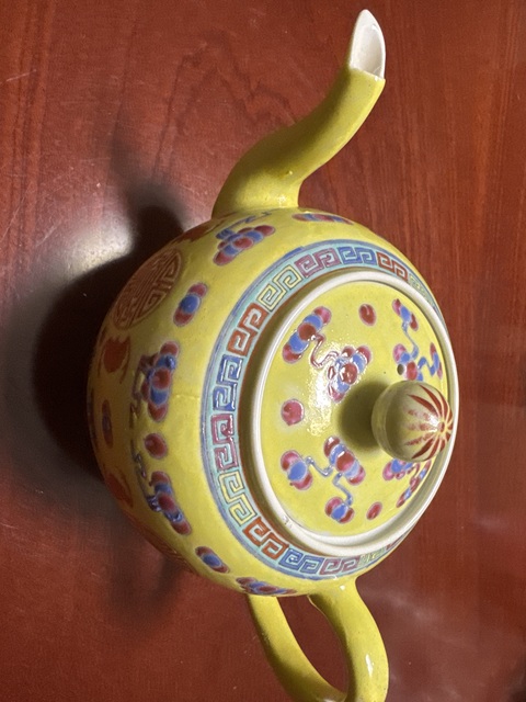 古玩陶瓷黃地粉彩福壽紋執壺真品鑒賞圖