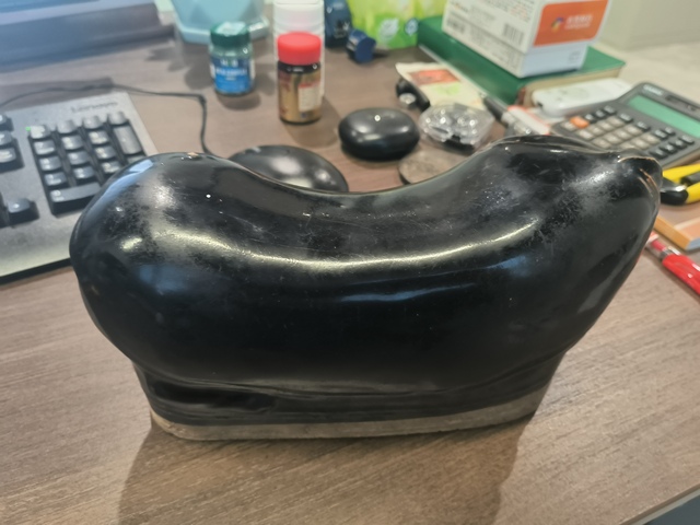 古玩陶瓷磁州窯黑釉貓兒枕真品鑒賞圖