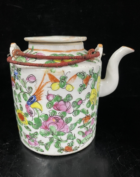 古玩陶瓷廣彩花鳥紋提梁壺真品鑒賞圖