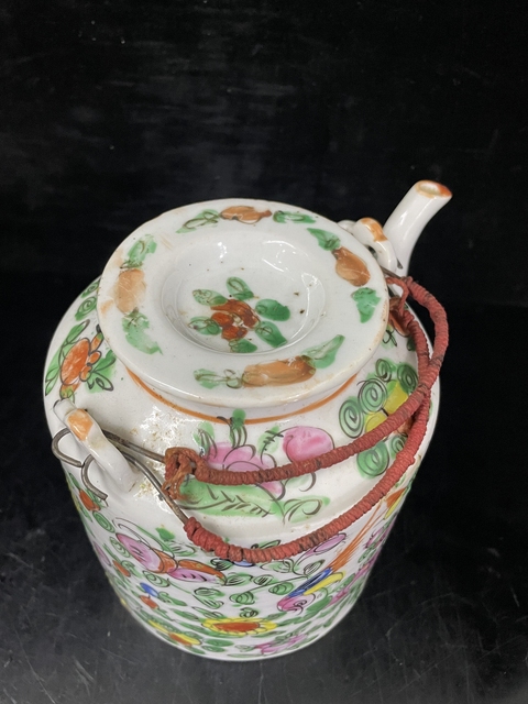 古玩陶瓷廣彩花鳥紋提梁壺真品鑒賞圖