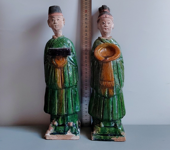 古玩陶瓷明三彩人物俑真品鑒賞圖