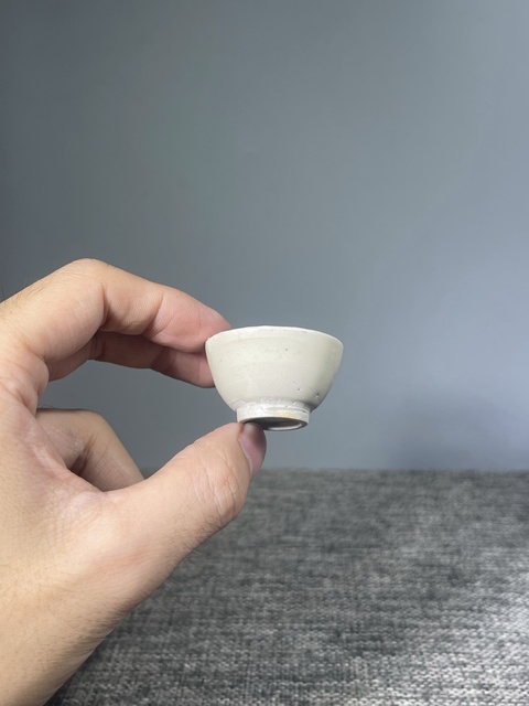 古玩陶瓷元末明初.白釉茶杯(有點(diǎn)米黃釉的感覺)拍賣,當(dāng)前價(jià)格0元