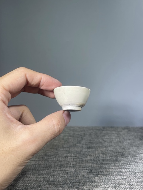 古玩陶瓷元末明初.白釉茶杯(有點(diǎn)米黃釉的感覺)拍賣,當(dāng)前價(jià)格0元